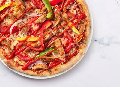 Pizza végétalienne au poulet a la harissa
